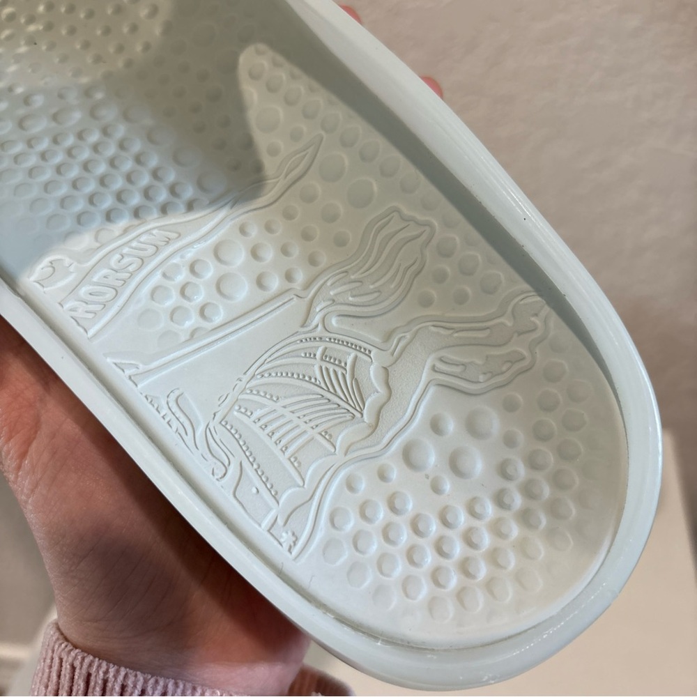 NWT BURBERRY SIZE 37 Women’s Burberry  Stingray Rubber Slide Sandals - Picture 4 of 9